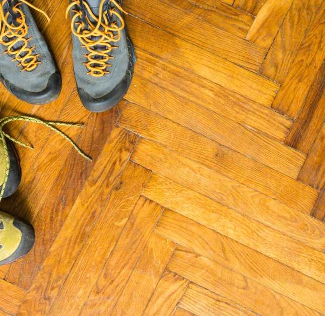 zapatillas con suelo de madera